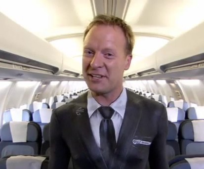 Safety-Video von Air NZ: Das ist nicht einfach eine besonders enge Uniform.