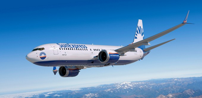 <a href="https://www.aerotelegraph.com/sun-express-bestellt-bis-zu-90-weitere-boeing-737-max">Sun Express hat weitere 45 Boeing 737 Max</a> fest bestellt. Auf die Max 8 entfallen 28 Orders, 17 auf die Max 10. Zusätzlich sicherte sich der Ferienflieger 45 Optionen.