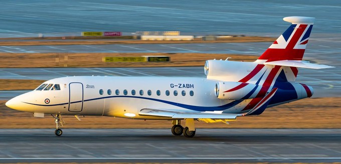 Die Delegation aus dem Vereinigten Königreich kam in einer Dassault Falcon 900LX der Royal Air Force.