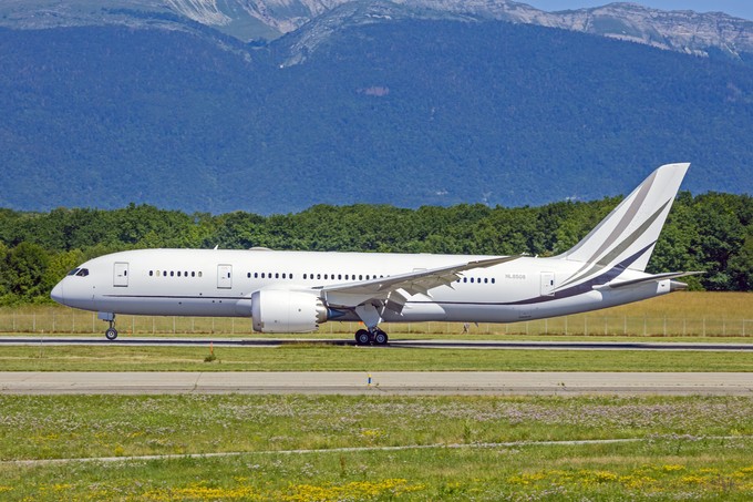 Eine Boeing 787 der koreanischen Delegation am Flughafen Genf.
