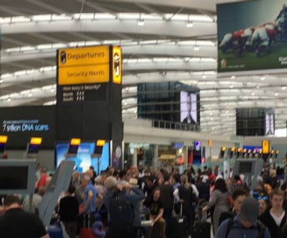 Schlangen in Heathrow Terminal 5: British Airways kämpft mit Problemen.
