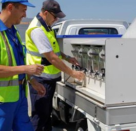 Getränkewagen am Frankfurter Flughafen: Bis zu 1000 Liter an Flüssigkeit werden konsumiert.