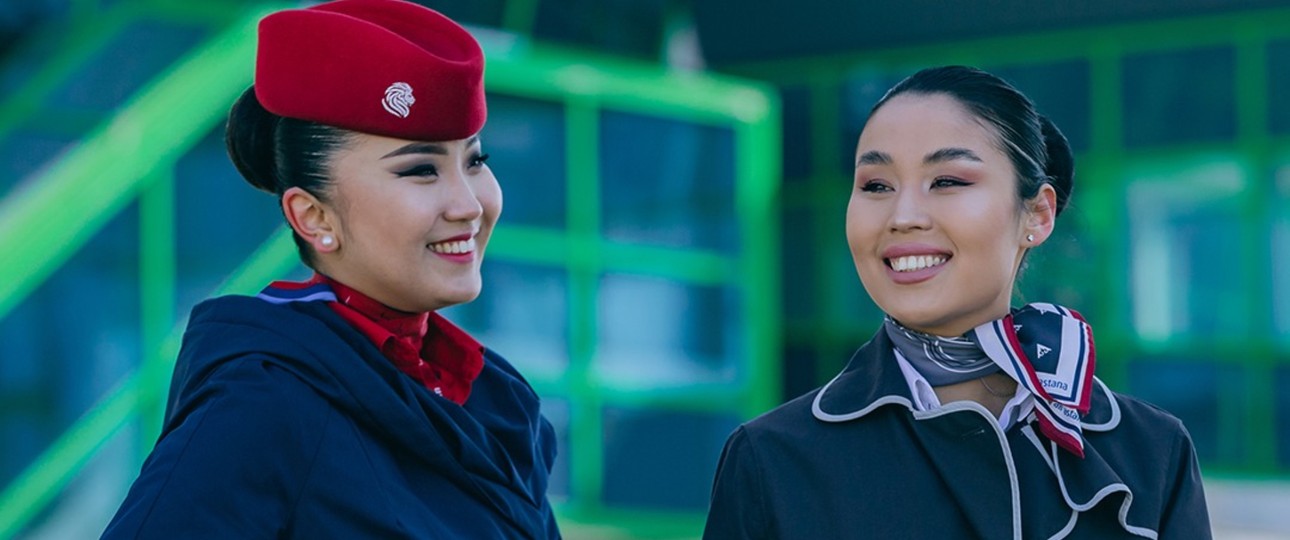 Air-Astana-Flugbegleiterinnen: Die Airline zahlt geringe Löhne.