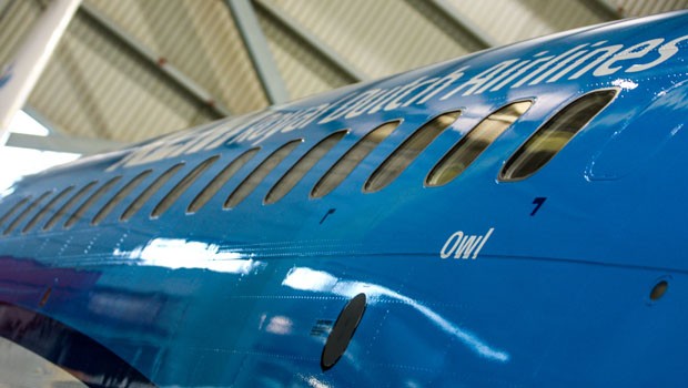 Auch die Namenszusätze werden neu platziert. «Cityhopper» und «Royal Dutch Airlines» stehen neu oben auf dem Rumpf gleich neben KLM.