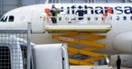 Jet von Lufthansa: Der Konzern strukturiert um.