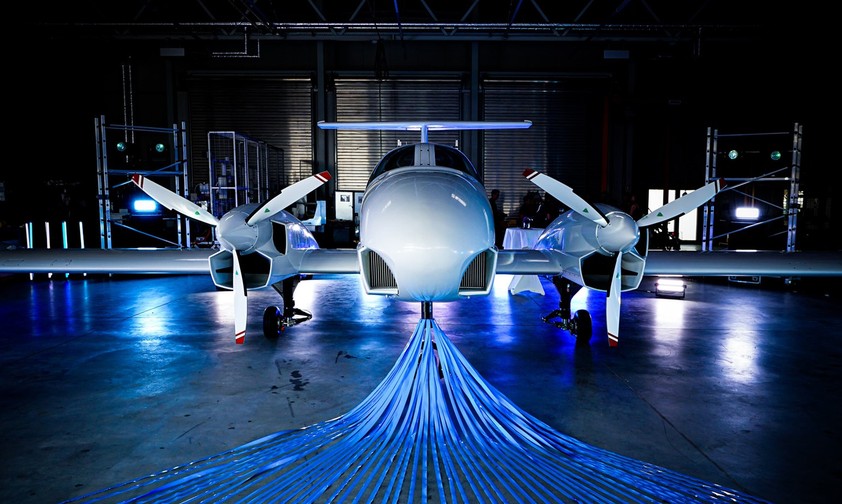 Apus-i2 beim Rollout im Herbst 2024: Das Flugzeug wird seperat verkauft.