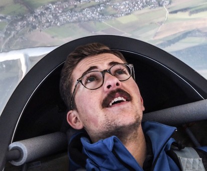 Samy Kramer im Cockpit.