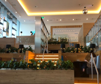 Crown Lounge von KLM in Amsterdam-Schiphol: Insgesamt gibt es fünf verschiedene Bereiche. Hier zu sehen ist der Bereich Dutch Mountain.