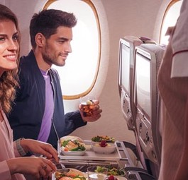 Economy-Passagiere: Wem egal ist, wo er sitzt, der kann den Zuschlag wie bei anderen Airlines umgehen.