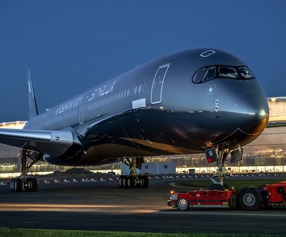 starlux airlines airbus a350 1000 airsorayama 01