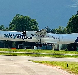 Dash 8 von Sky Alps bei der Landung in Bozen: Nach Zürich geht es nicht mehr.