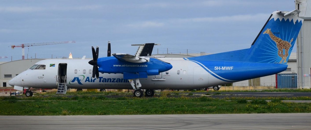 Eine Dash 8-Q-300 von Air Tanzania: Eine solche Maschine wartet auf Malta seit drei Jahren auf Ersatzteile.