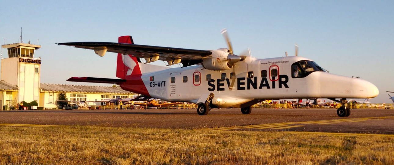 Dornier Do228 von Sevenair am Flughafen Braganca: Die Airline hat schon wieder Geldprobleme.