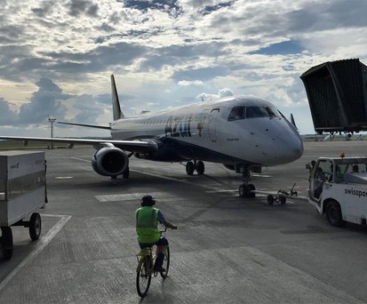 EMbraer-Jet von Azul am Gate: Die Flotte wird kleiner.