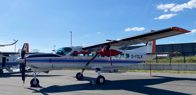 ... eine Cessna 208 B Grand Caravan und ...