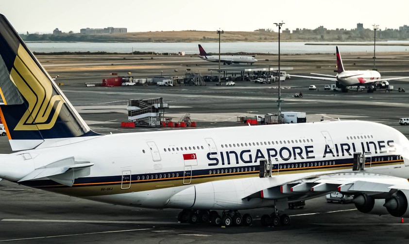 Der Airbus A380 mit der Kennung 9V-SKR: Das Flugzeug rollte in Delhi unverhofft rückwärts.
