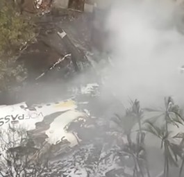 Trümmerteile der ATR 72: Alle waren schuld. 