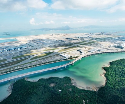 Flughafen Hongkong: Hätte die Piste schneller geräumt werden müssen?