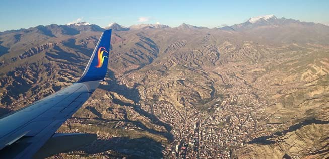 Landeanflug auf La Paz mit Boliviana de Aviacion.