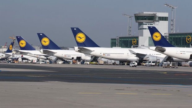 Lufthansa-Jets am Frankfurter Flughafen