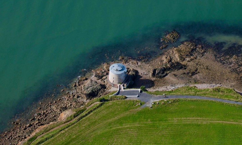 Der Martello Tower von Sutton liegt am Meer