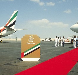 Am 25. Oktober 1985 startete der erste Flug von Emirates. EK600 hob um 11:45 Uhr in Dubai ab und kam drei Stunden später in Karachi an.