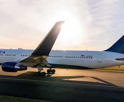 Boeing 767 von Delta: Eine Notrutsche löste sich.