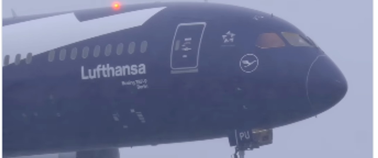 Boeing 787-9 von Lufthansa: das Flugzeug trägt die Jubiläums-Lackierung.