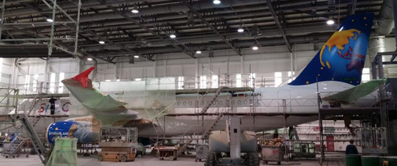 Airbus A320 im Hangar: Die Vorbereitungen sind abgeschlossen, längst fliegt die D-ASPI.
