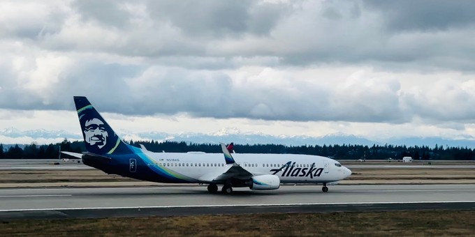 Boeing 737-800 von Alaska Airlines: Diese Lackierung bleibt.