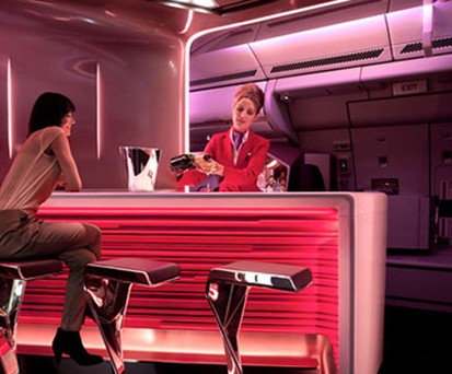 Platz 10: Die Bar. Virgin Atlantic führte diese zumindest schon in der Premium-Klasse Upper Class ein.