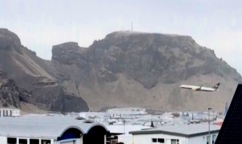 Die Boeing 757 von Icelandair: Heikler Tiefflug.