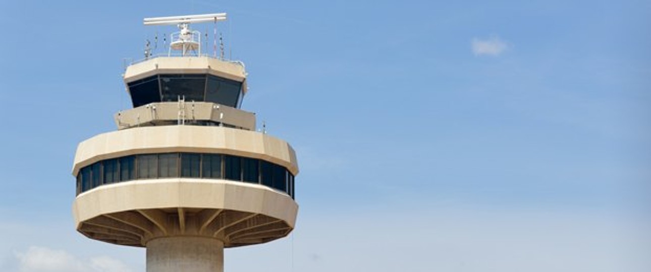 Flughafentower: Momentan wird vieles mündlich erledigt.