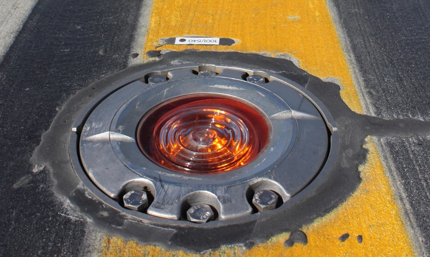 Lampe an einem Flughafen: Muss regelmäßig gereinigt werden.