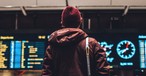 Passagier am Flughafen: Wer in die USA will, sollte viel Zeit mitbringen.