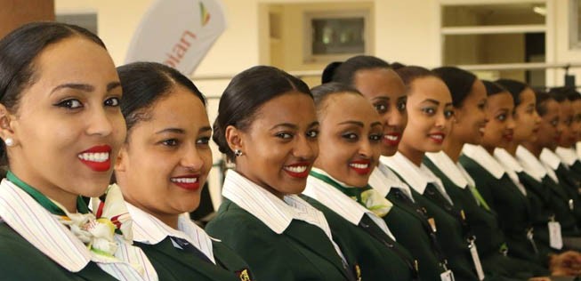Flugbegleiterinnen von Ethiopian Airlines: Die Fluglinie wird in die politischen Wirren hereingezogen.