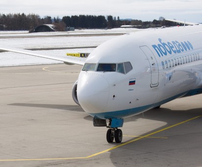 Boeing 737 von Pobeda in Memmingen: Die Airline muss sich verkleinern.