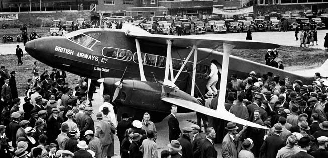 Eine De Haviland DH.86 war eine der Attraktionen beim Eröffnungsfest.