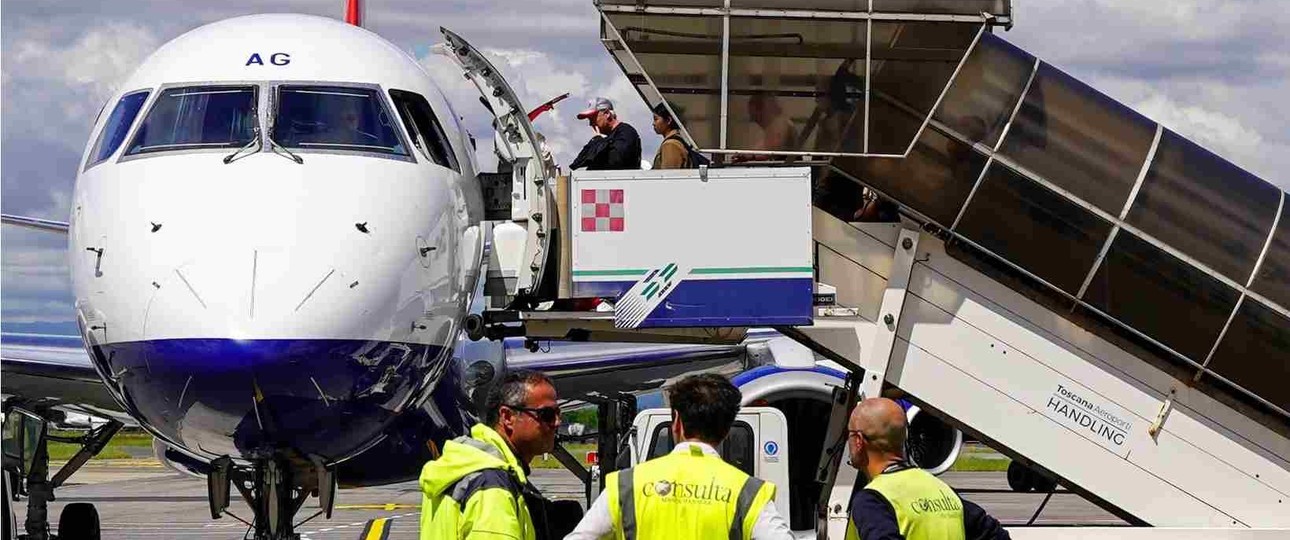 Embraer E190 von British Airways am Flughafen Florenz: Wegen der hohen Temperaturen mussten Mitte August 20 Reisende in Florenz blieben.