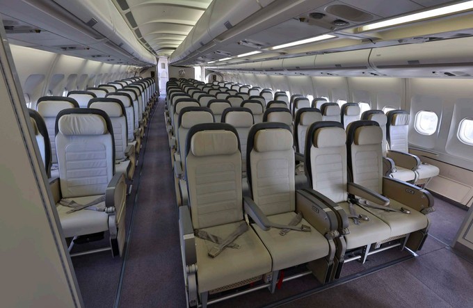... 24 in der Economy Class.
