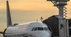 Airbus A319 von Lufthansa am BER: Die Airline fliegt von Frankfurt weniger nach Berlin.