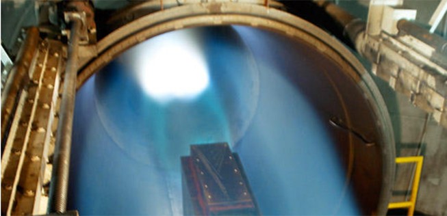 Dann soll er sich mit einem so genannten Scramjet-Triebwerk fortbewegen. Es bündelt die Luft aus der Bewegung und stößt sie wieder aus.