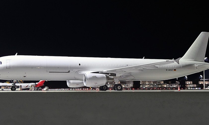 Der Airbus-A321-Umbaufrachter mit dem Kennzeichen D-AEUC: Fliegt ...