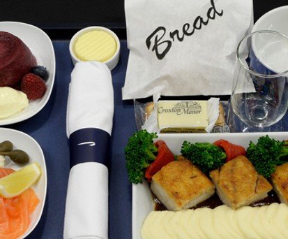 Mahlzeit von British Airways: Auf einigen Flügen gibt es weniger Essen.