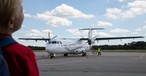 ATR 72 von Lübeck Air: Muss in Sonderburg ein paar Minuten untätig am Boden stehen.