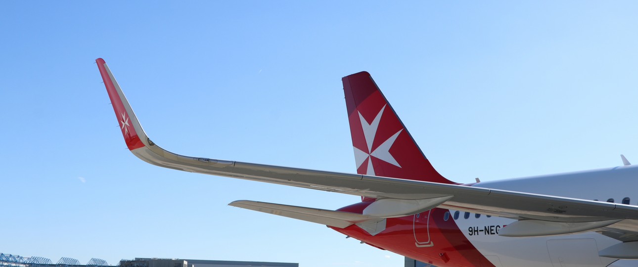 Airbus A320 Neo von KM Malta: Ein Pilot wartete auf einen Kollegen.
