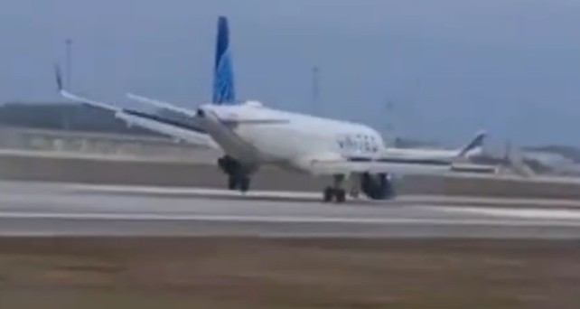 united airlines airbus a321 neo nosewheel
