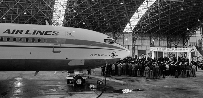 ... in die USA. Eröffnungszeremonie des transpazifischen Passagierdienstes im Hangar des internationalen Flughafens Gimpo am 19. April 1972.