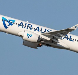 Einer der drei Airbus A220-300 von Air Austral: Er trägt das Kennzeichen F-OMER.