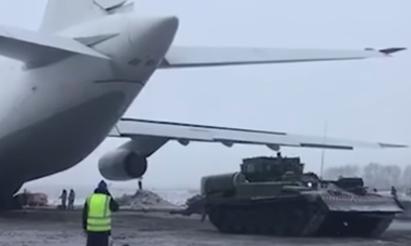 Panzer bergen Antonov An-124